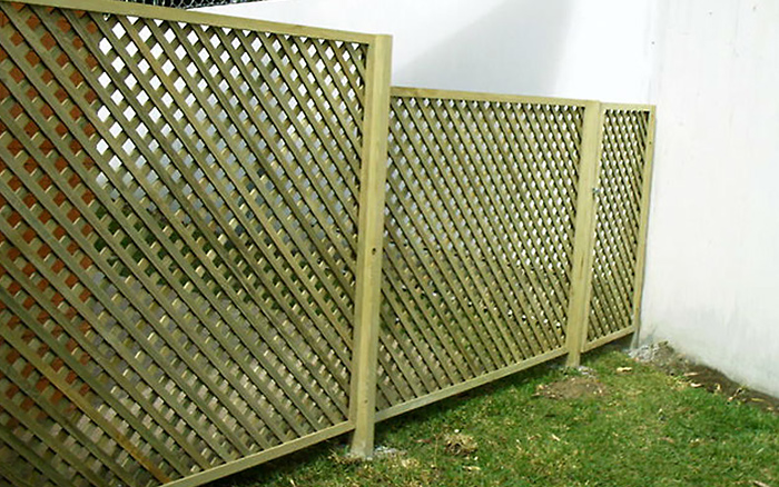 Verja de Madera Tipo Celosía